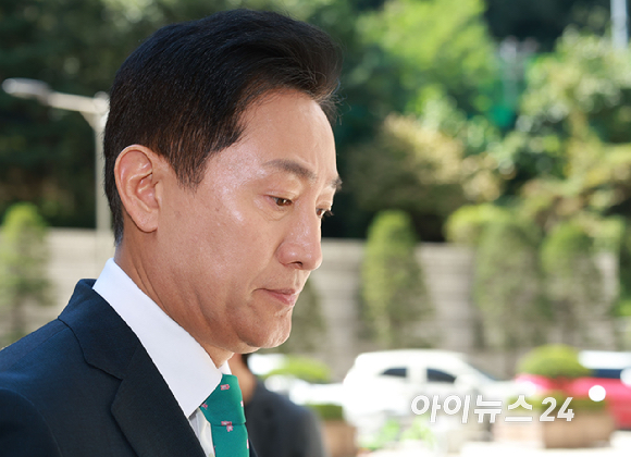 오세훈 서울시장이 16일 서울 서초구 서울고등법원에서 열린 명태균 여론조사 의혹 사건 2심 속행 공판에 출석하고 있다. [사진=곽영래 기자]