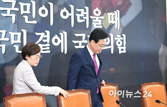 송언석 국민의힘 비상대책위원장 겸 원내대표가 28일 오전 서울 여의도 국회에서 열린 비상대책위원회의에 참석하고 있다. [사진=곽영래 기자]