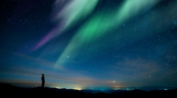 극지방에서는 초록빛 오로라를 관찰할 수 있다. [사진=NASA]
