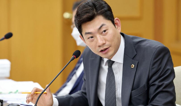 국민의힘 소속 이용기 대전시의회 의원이 숨진 채 발견돼 경찰이 수사에 나섰다. 사진은 이 의원. [사진=대전시의회]