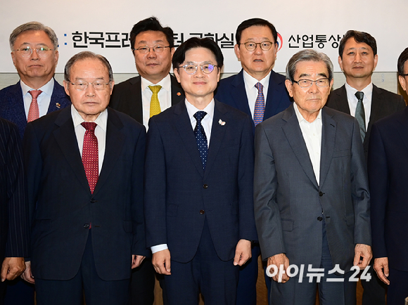 1일 서울 광화문 한국프레스센터에서 산업통산부 역대 장관 초청 간담회가 열렸다. [사진=정소희 기자]