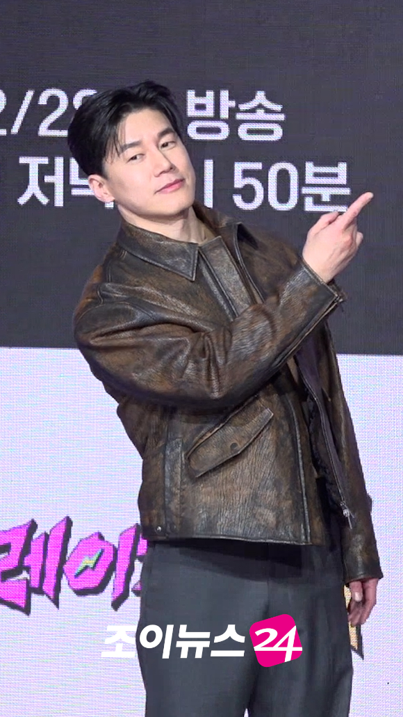 배우 김무열이 27일 오후 서울 마포구 상암동 쇼킹케이팝센터에서 열린 ENA 새 예능프로그램 '크레이지 투어' 제작발표회에 참석해 포즈를 취하고 있다. [사진=문수지 기자]