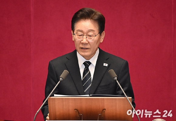 이재명 대통령이 지난 2일 서울 여의도 국회 본회의장에서 중동 사태 대응 등을 위한 추가경정예산안에 대한 시정연설을 하고 있다. [사진=곽영래 기자]