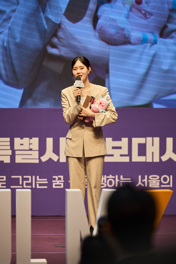 방송인 엄지윤이 서울시 홍보대사로 위촉됐다. [사진=메타코미디]