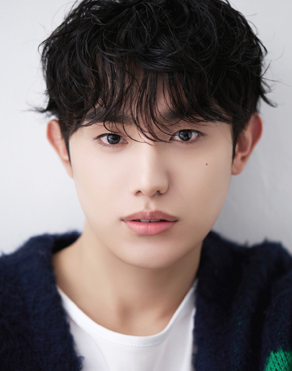 온리원오브 Mill, 본명 이용수로 배우 도전⋯진영·윤현민 한솥밥