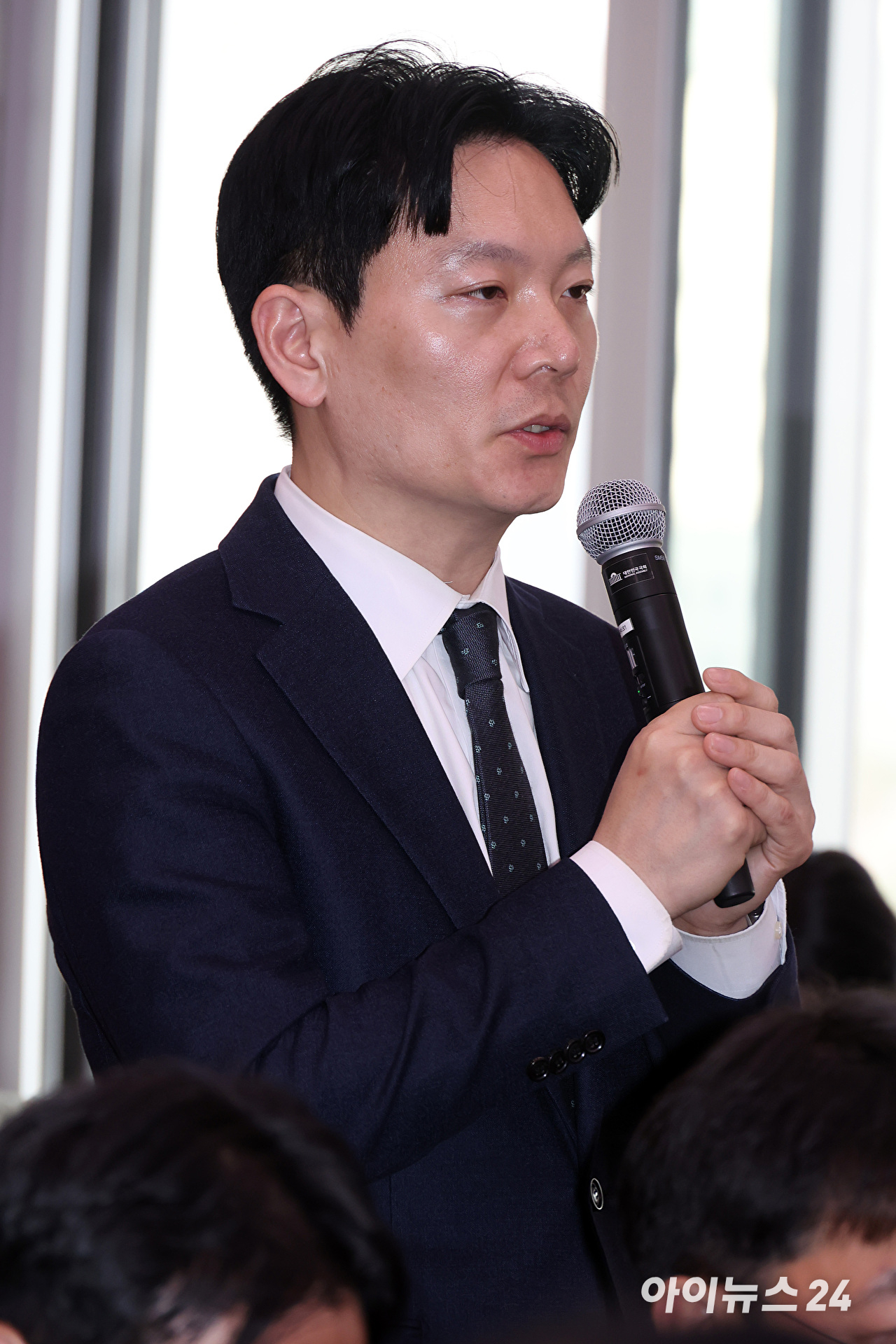 '쌍방울 대북 송금' 의혹 사건의 수사 책임자인 박상용 인천지검 부부장검사가 3일 서울 여의도 국회에서 열린 윤석열 정권 정치검찰 조작기소 의혹사건 진상규명 국정조사 특별위원회 전체회의에서 발언을 하고 있다. [사진=곽영래 기자]