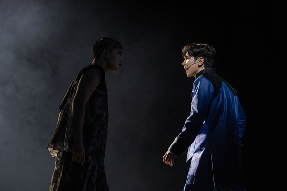 뮤지컬 배우 유회승(엔플라잉)이 뮤지컬 '로미오와 줄리엣'에서 열연하고 있다. [사진=엠스텐]