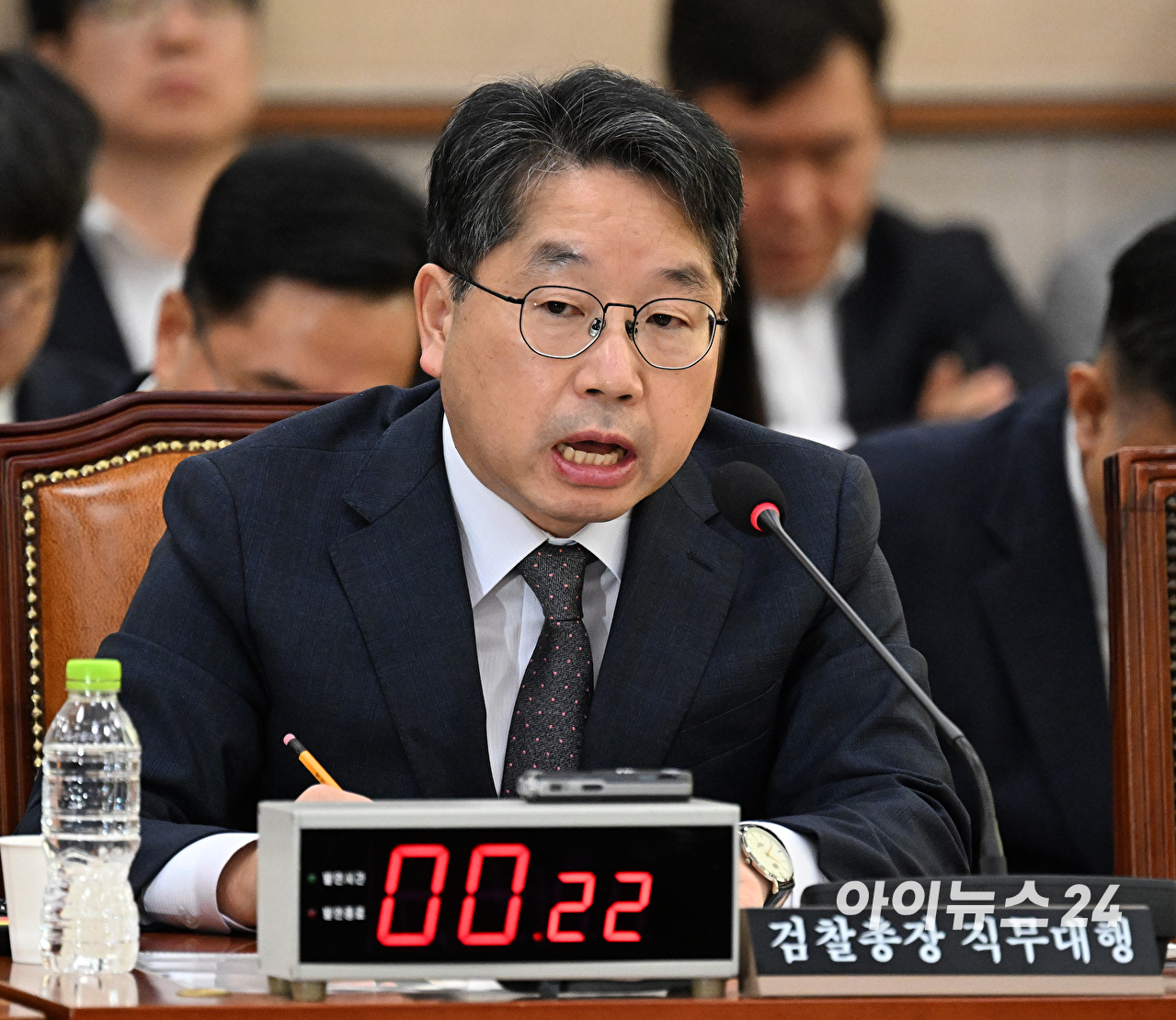 노만석 검찰총장 직무대행이 27일 국회 법제사법위원회에서 열린 대검찰청에 대한 국정감사에서 의원 질의에 답하고 있다. [사진=곽영래 기자]