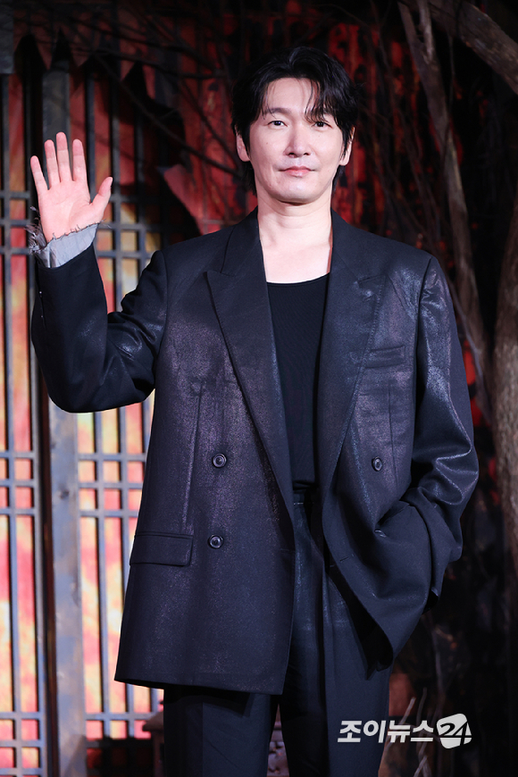 배우 조승우, 노윤서, 남주혁이 8일 오전 서울 영등포구 페어몬트 앰배서더 서울에서 진행된 넷플릭스 시리즈 '동궁' 제작발표회에 참석해 포즈를 취하고 있다. [사진=문수지 기자]