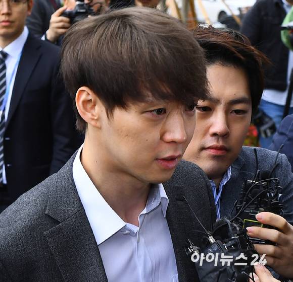 마약 투약 혐의를 받는 배우 박유천이 구속 전 피의자 심문(영장실질심사)에 출석하고 있다. [사진=정소희 기자]