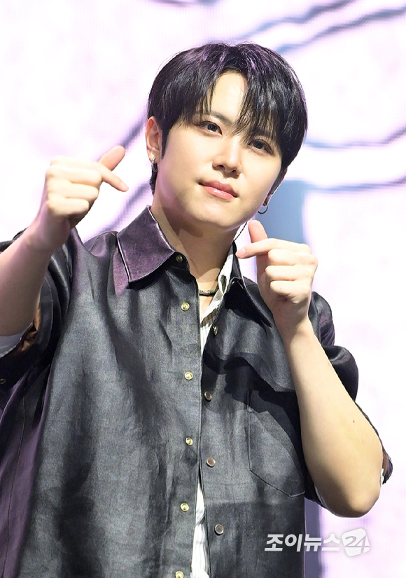 그룹 위아이 김동한이 29일 오후 서울 광진구 예스24라이브홀에서 열린 위아이(WEi) 여덟 번째 미니앨범 '원더랜드' 발매 기념 쇼케이스에 참석하고 있다. [사진=정소희 기자]