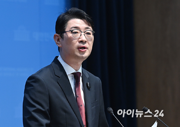 주진우 국민의힘 의원이 27일 서울 여의도 국회 소통관에서 김혜경 여사의 '황제골프' 의혹 관련 특별감찰관 골프 조사 촉구 기자회견을 하고 있다. [사진=곽영래 기자]