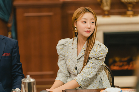 배우 송서린이 JTBC 수목드라마 '놀아주는 여자'에서 강예나 역을 연기하고 있다. [사진=베이스스토리, 아이오케이, SLL 제공]