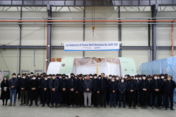 켄코아에어로스페이스가 에어버스 A330 대형 동체구조물(FSS: Frame Shell Structure) 초도 출하 기념식을 개최했다. [사진=켄코아에어로스페이스]