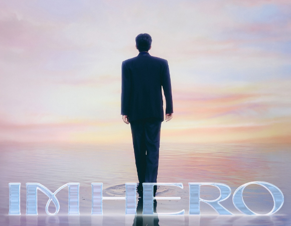 가수 임영웅이 '불후의 명곡' 무대에서 노래를 부르고 있다. [사진=KBS ]