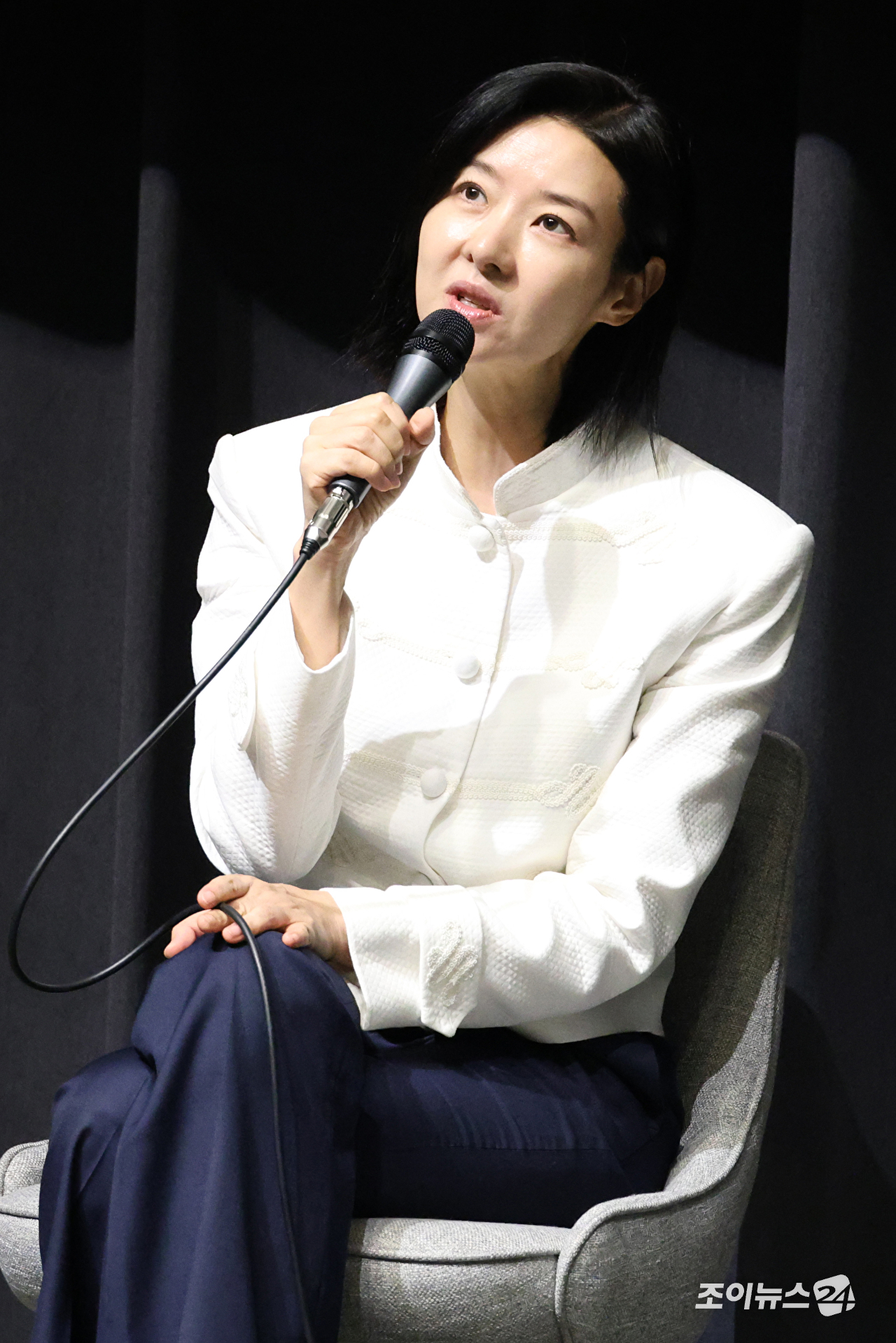 배우 송선미가 20일 오후 서울 강남구 자곡동 더샵갤러리에서 진행된 연극 '욕망이라는 이름의 전차' 제작발표회에 참석해 포즈를 취하고 있다. [사진=문수지 기자]