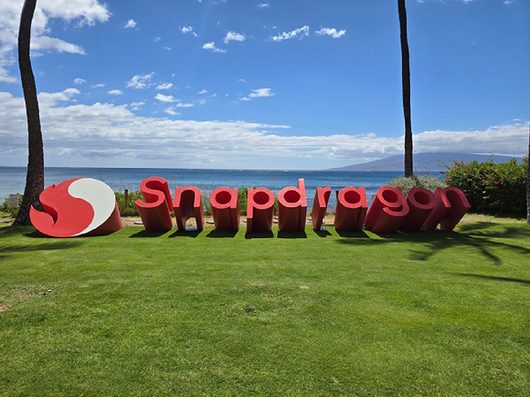 마우이 하얏트 리젠시 리조트&스파에 위치한 스냅드래곤 로고 이미지. [사진=안세준 기자]