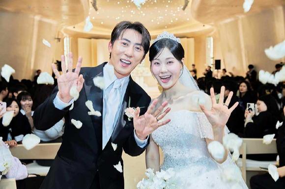 유튜브 '숏박스'의 '장기연애' 시리즈 속 김원훈, 엄지윤 결혼식 팬미팅 [사진=숏박스 ]