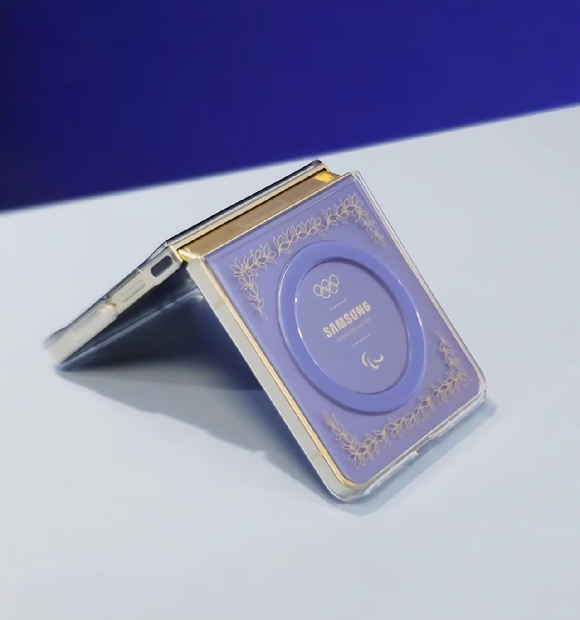 삼성 하우스를 첫 방문한 오로라 로바스 노르웨이 국가대표 스피드 스케이팅 선수. [사진=삼성전자 이탈리아법인 인스타그램 캡처]