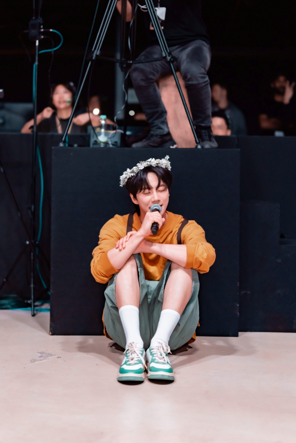 배우 이준영이 말레이시아 쿠알라룸푸르 지오스페이스(JIOSPACE)에서 열린 단독 팬미팅 '신 바이 준영(Scene by JUNYOUNG)'으로 팬들을 만나고 있다. [사진=빌리언스]