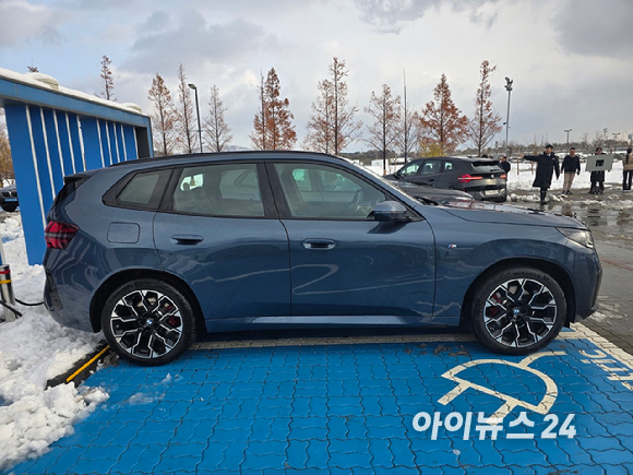 BMW '뉴 X3' 측면. [사진=김종성 기자]