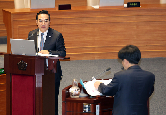 박홍근 기획예산처 장관이 6일 국회에서 열린 경제 분야 대정부 질문에서 더불어민주당 오기형 의원의 질문에 답하고 있다. 2026.4.6 [사진=연합뉴스]