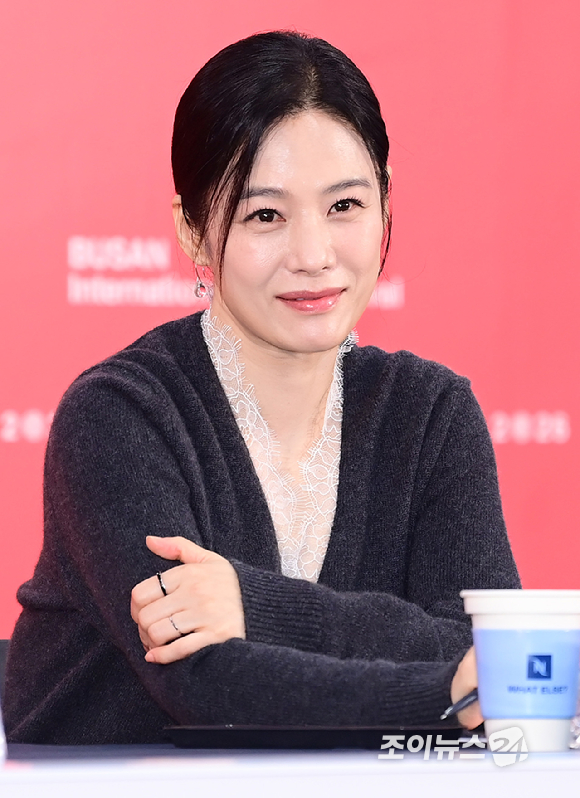 배우 김현주가 10일 부산 해운대구 영화의전당에서 열린 제31회 부산국제영화제 '실낙원' 기자회견에 참석하고 있다. [사진=정소희 기자]