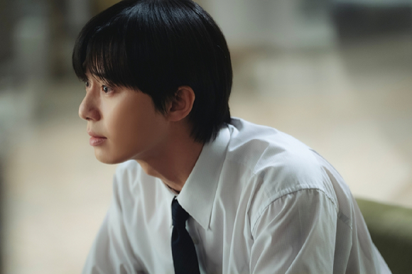 '경도를 기다리며' 박서준 스틸. [사진=SLL, 아이엔, 글뫼]