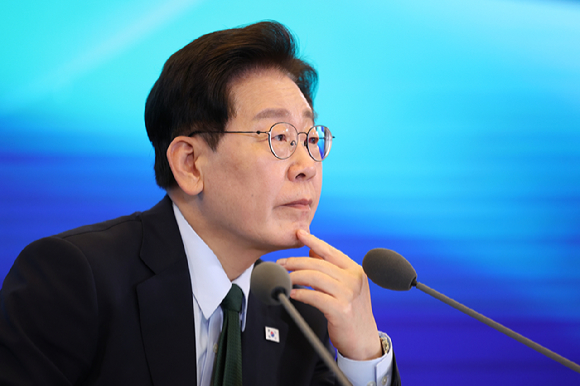 이진수 법무부 장관 직무대행이 8일 국회 법제사법위원회에서 열린 법무부, 대한법률구조공단 등에 대한 국정감사에서 법사위원 질의에 답하고 있다. 2026.10.8 [사진=연합뉴스]