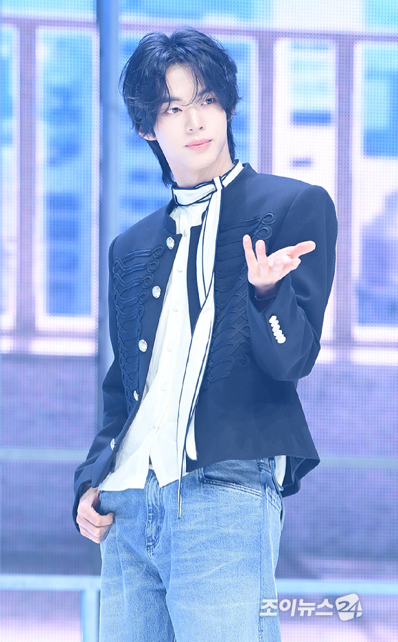 그룹 투어스 도훈이 27일 오후 서울 광진구 광장동 예스24라이브홀에서 열린 투어스(TWS) 미니 5집 'NO TRAGEDY' 발매 기념 쇼케이스에서 참석하고 있다. [사진=정소희 기자]