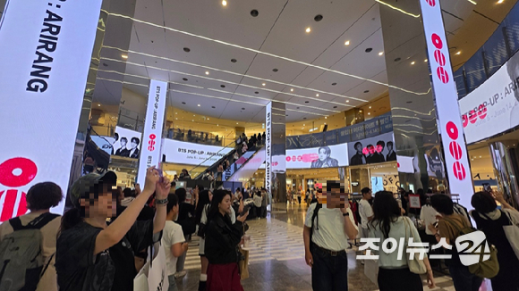 12일 부산시 해운대구 해운대 해수욕장에서 열린 'BTS 더 시티 아리랑 부산' 오프라인 액티비티 '러브 송 라운지', '러브 쿼터' 현장 이미지. [사진=정지원 기자]