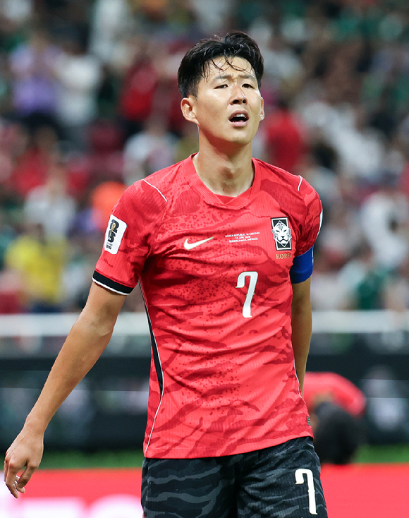 지난 11일(현지시간) 멕시코 사포판 과달라하라 스타디움에서 열린 2026 북중미 월드컵 A조 1차전 한국과 체코의 경기에서 손흥민이 슛이 빗나가자 아쉬워하고 있다. [사진=연합뉴스]