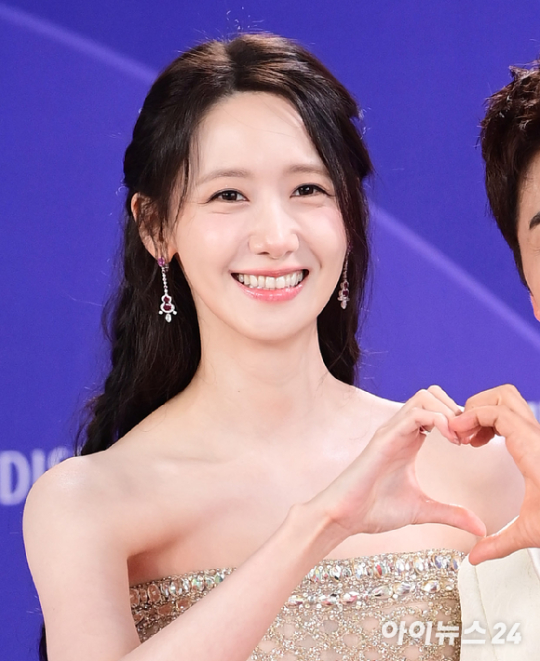 소녀시대 윤아(임윤아)가 지난 7월&nbsp;31일 오후&nbsp;인천시 영종구 운서동 파라다이스시티에서 열린&nbsp;제5회 청룡시리즈어워즈&nbsp;레드카펫 행사에 시상식 MC로 참석하고 있다. [사진=정소희 기자]