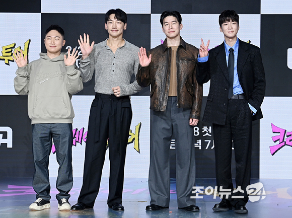 여행 유투버 빠니보틀, 가수 비, 배우 김무열, 위너 이승훈이 27일 오후 서울 마포구 상암동 쇼킹케이팝센터에서 열린 ENA '크레이지 투어'의 제작발표회에서 포즈를 취하고 있다. [사진=곽영래 기자]