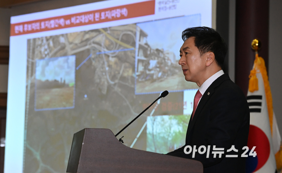 김기현 국민의힘 당대표 후보가 23일 오전 서울 여의도 국회 의원회관에서 'KTX울산역 연결도로 임야 관련' 기자회견을 하고 있다. [사진=김성진 기자]