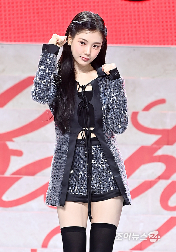 걸그룹 베이비돈크라이(Baby DONT Cry) 이현이 23일 오후 서울 용산구 블루스퀘어에서 열린 데뷔 싱글 ‘에프 걸(F girl)’을 발매기념 쇼케이스에서 포토타임을 갖고 있다. [사진=곽영래 기자]