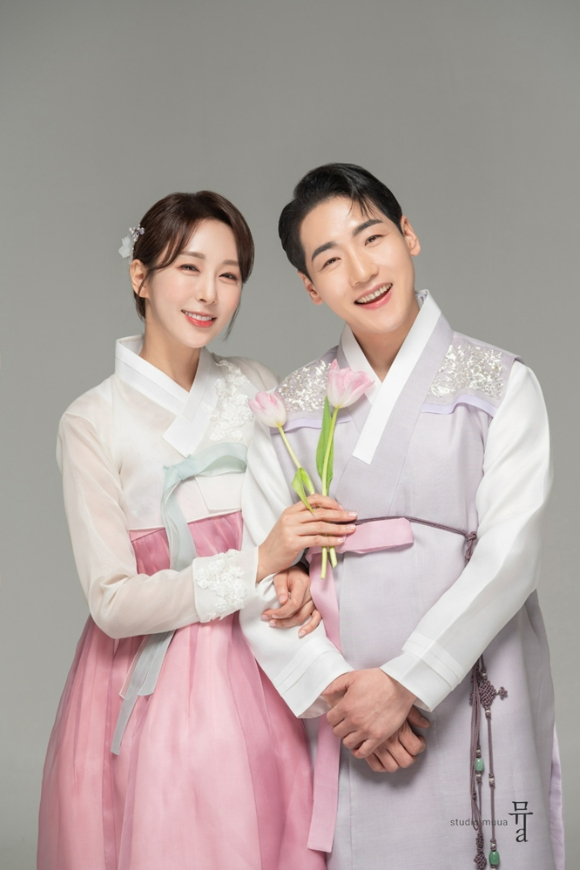 한영, 박군의 웨딩화보가 공개됐다. [사진=생각엔터테인먼트]