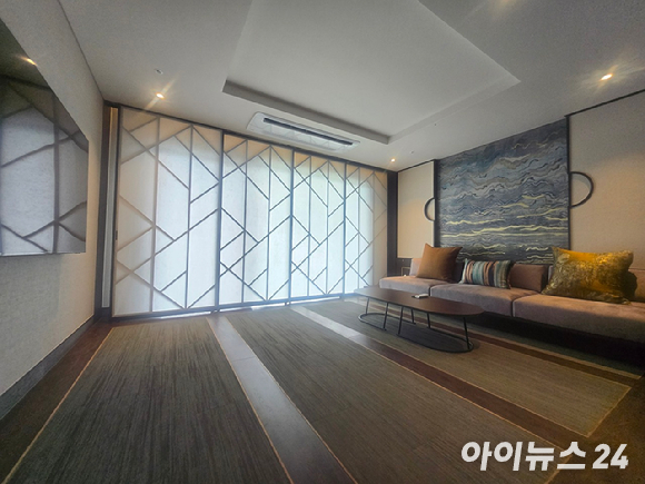 소노캄 경주 실외 풀장에서 보는 보문호수. [사진=박은경 기자]