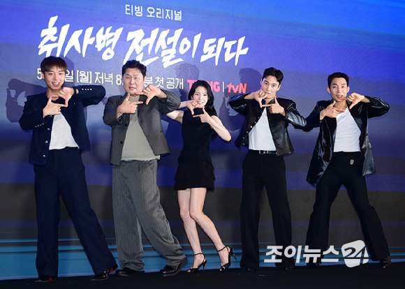 배우 박지훈-윤경호-한동희-이홍내-이상이가 6일 오후 서울 광진구 풀만 앰배서더 서울 이스트폴에서 열린 티빙 오리지널 '취사병 전설이 되다' 제작발표회에 참석하고 있다. [사진=정소희 기자]