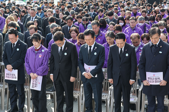 이재명 대통령이 지난 4일 서울 국회 본회의장에서 2026년도 정부 예산안에 대한 시정연설을 마친 뒤 퇴장하고 있다. [사진=국회사진기자단]