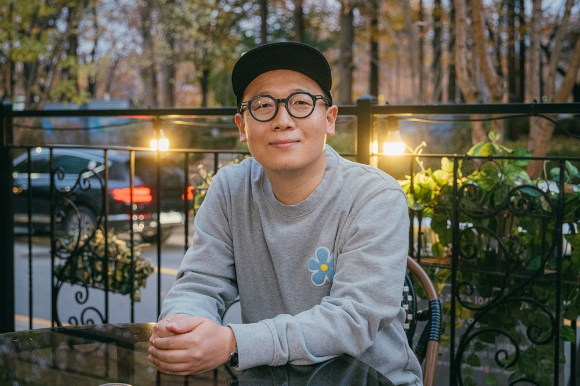 MBC '놀면 뭐하니' 박창훈 PD가 포즈를 취하고 있다. [사진=MBC]