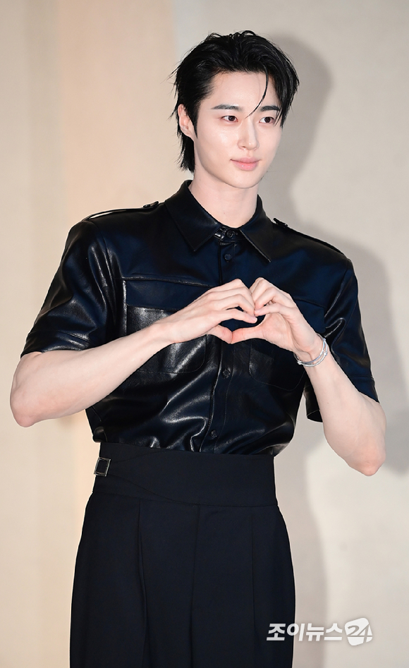 배우 변우석이 3일 오후 서울 성동구 하우스 노웨어 서울에서 열린 아이아이컴바인드 신사옥 하우스 노웨어 서울 오픈 기념 포토콜에 참석하고 있다. [사진=정소희 기자]