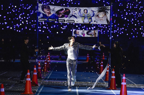 [종합] &quot;완전체 컴백으로 만나요&quot;⋯BTS 진의 도전들, 솔로 투어 피날레