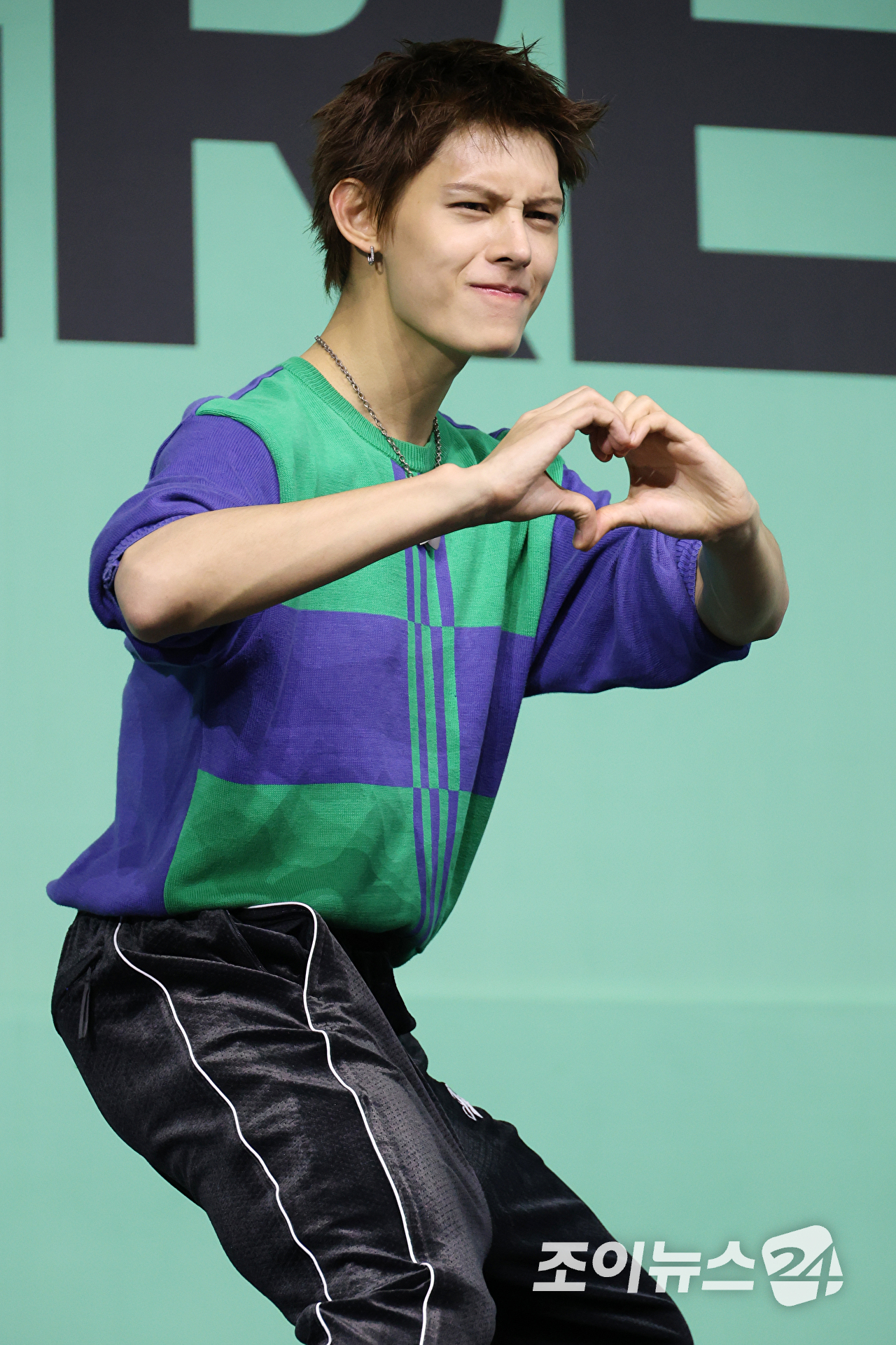 그룹 코르티스 제임스가 20일 오후 서울 광진구 광장동 예스24라이브홀에서 열린 미니 2집 '그린그린(GREENGREEN)' 발매 기념 쇼케이스에 참석해 포즈를 취하고 있다. [사진=문수지 기자]