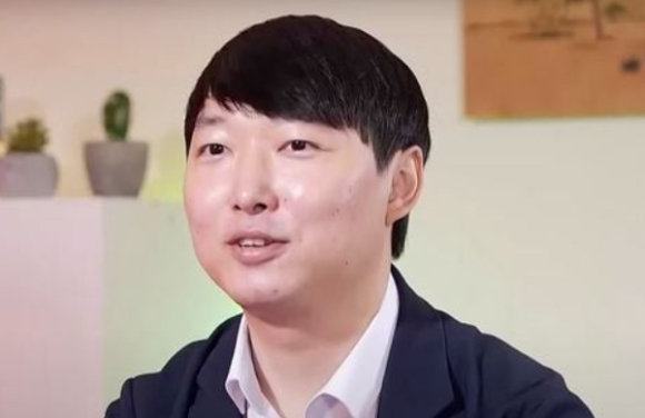 IQ 세계 1위에 등극한 김 씨는 한국 사회를 꼬집으며 미국에 망명을 신청했다. [사진=X 갈무리]