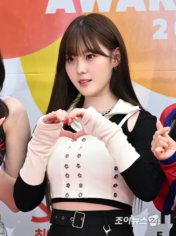 그룹 케플러 김채현이 25일 오후 서울 잠실학생체육관에서 열린 '2022 K 글로벌 하트 드림 어워즈' 레드카펫에 참석해 포즈를 취하고 있다. [사진=김성진 기자]