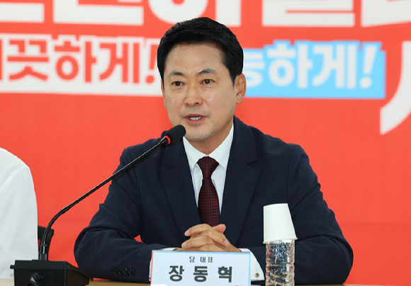 국민의힘 장동혁 대표가 8일 인천 남동구 인천시당에서 열린 '6&middot;3 참정권 박탈 사태 인천 청년&middot;대학생 간담회'에서 발언하고 있다. 2026.7.8 [사진=연합뉴스]