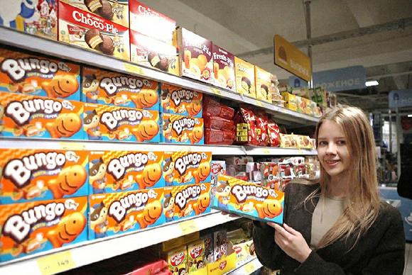 러시아 '텐더' 매장에 참붕어빵이 진열돼 있다. [사진=오리온]