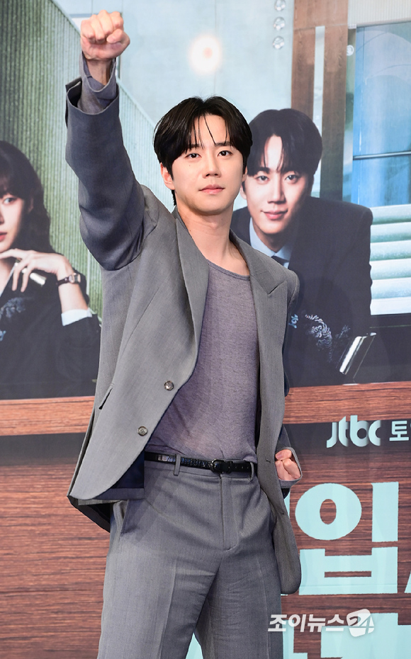 배우 이준영이 28일 오후 서울 구로구 신도림동 더링크서울 트리뷰트 포트폴리오 호텔에서 열린 JTBC 새 토일드라마 '신입사원 강회장' 제작발표회에 참석하고 있다. [사진=정소희 기자]