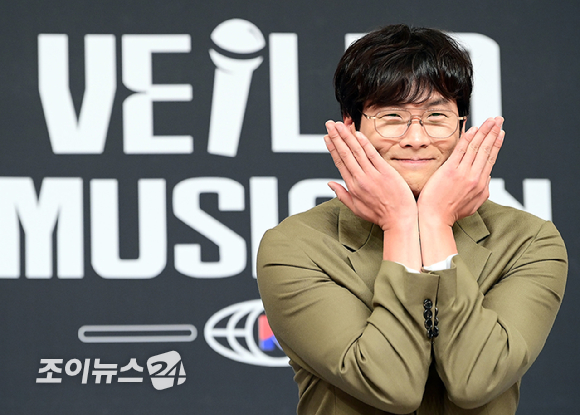 배우 최다니엘이 12일 오후 서울 양천구 목동 SBS사옥에서 열린 SBS 스튜디오 프리즘 신규 예능 '베일드 뮤지션' 한국편 제작발표회에 참석하고 있다. [사진=정소희 기자]